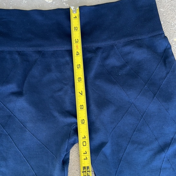 Like new Forever 21 ombre Capri leggings - Picture 7 of 11